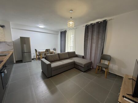  Apartament 3+1 me qira tek 5 Maji  Në fund të rrugës, në pallat të ri, kati 2 .   65,000 lekë/muaj
