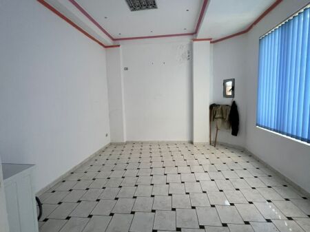 Locale commerciale in affitto