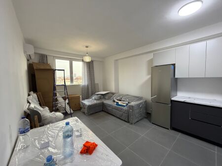  Apartament 3+1 me qira tek 5 Maji  Në fund të rrugës, në pallat të ri, kati  3. Hapësirë e bollshme dhe ndriçim natyral.   65,000 lekë/muaj  Kontakto për më shumë info!