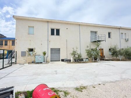 MAGAZZINO IN AFFITTO NELLA ZONA DI SHKOZET, DURRES