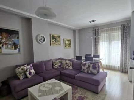 Jepet me Qera 2+1 e mobiluar - Tirane