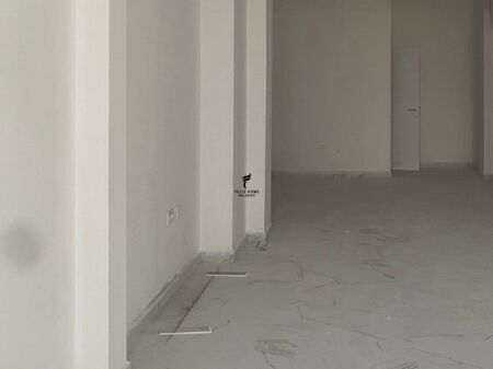 NEGOZIO IN AFFITTO 50 M2 LAPRAKE 150.000 LEKE FH-69176