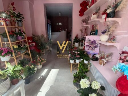 LOCALE COMMERCIALE DI 31 M2 IN AFFITTO A MINE PEZA 60.000 LEKE