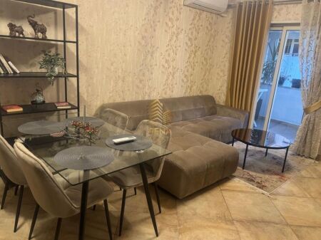 Qira, Apartament 1+1+Blk, Rruga e Barrikadave, 550 Euro/muaj