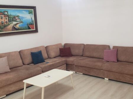 Jepet apartament me qira 2+1 ne Myslym Shyr
