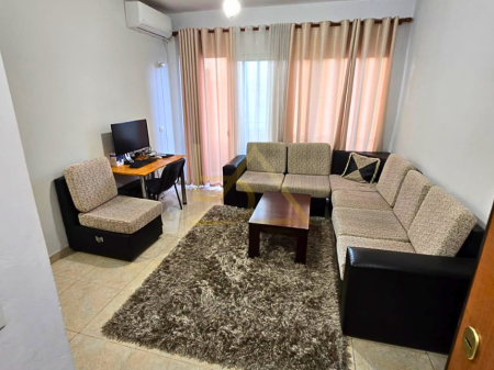 Appartamento in Affitto – Tirana, Campo di Aviazione