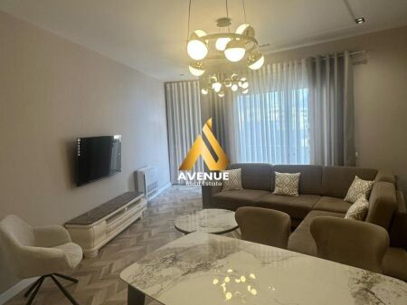 APPARTAMENTO DI LUSSO 2+1+2 IN VENDITA – VICINO a Piazza Skënderbej, A Tirana