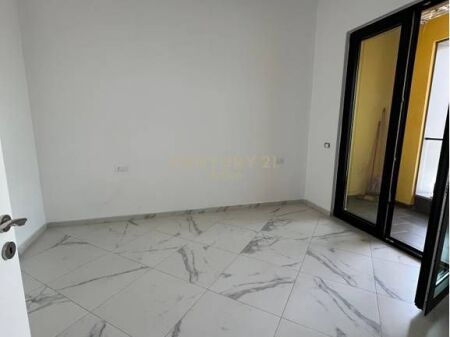 Affittasi 1+1 per ufficio Square 21!