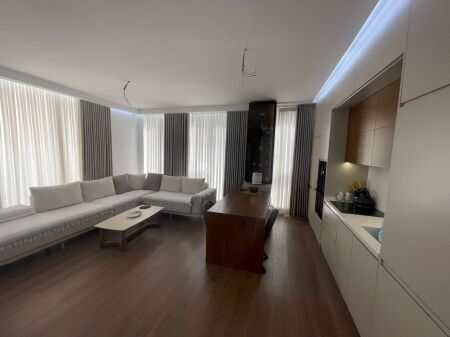 Shitet apartament 3+1+2 te Bulevardi i Ri