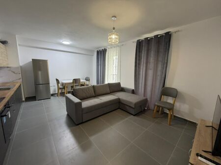 Apartamente 3+1 Me qera  5 maji Cmimi 65000  leke