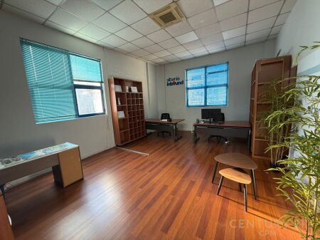 Ufficio Open Space in Affitto presso Piazza Willson, Tirana
