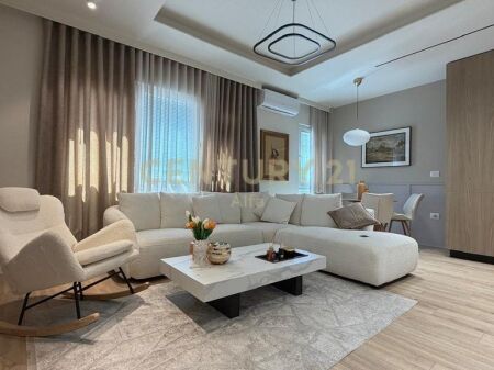 Super 1+1 apartment for sale at Zogu i Zi!