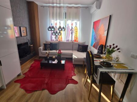 Appartamento 1+1 in vendita  Indirizzo: Mozaiku Tirana  6° piano  Arredato  Superficie 63 m2  Prezzo: 169.000 €