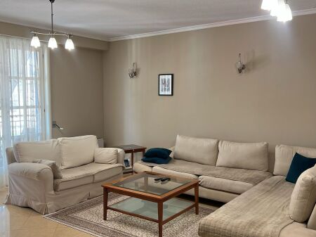  Apartament 2+1 me qira – Mbrapa 20 Qershorit,Bllok Çmimi: 1000€/muaj