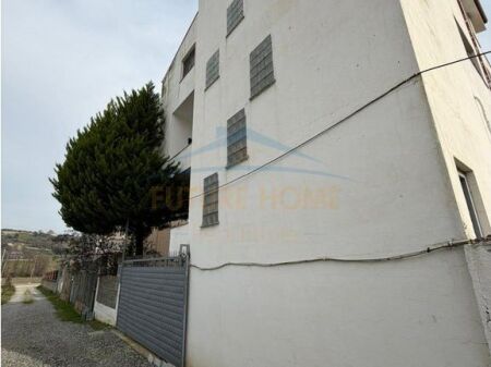 In vendita, Villa su 3 piani a Prush, Kombinat, Tirana