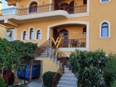 AFFITTASI VILLA SU 4 PIANI IN VIA MIHAL GRAMENO 1.500 EURO