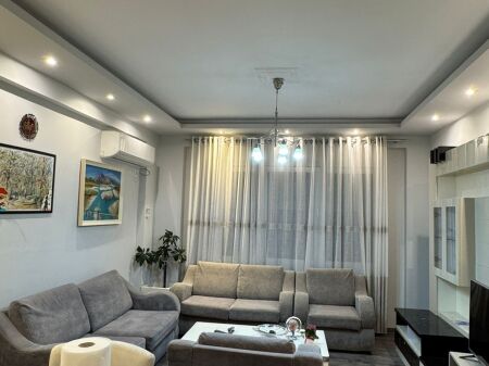  Shitet Apartament 2+1+2 pranë Kopshtit Zoologjik