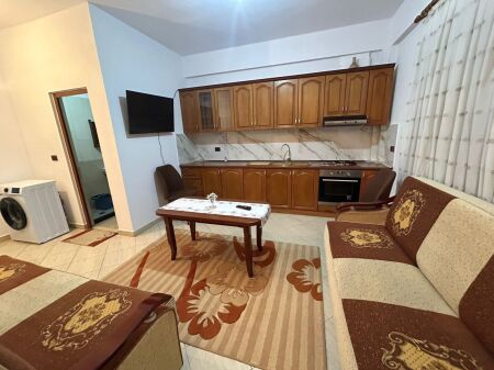  Appartamento 2+1 in affitto a  Kombinat Prezzo: 40.000 lek/mese