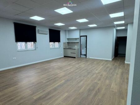 Ufficio in Affitto in Centro (ID BZ2735) Tirana