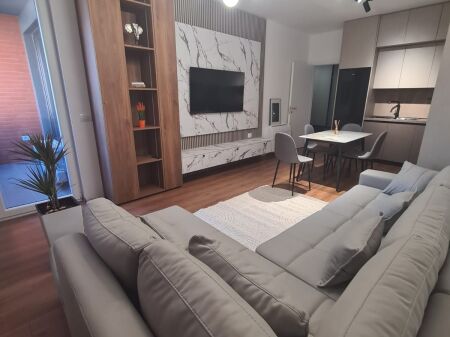  Jepet me qira apartament 1+1 Adresa: Rruga Drago Siliqi, tek Shkolla Osman Myderizi Qira: 70,000 lekë (i padiskutueshëm)