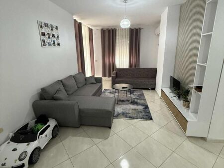 🏢Astir, Complesso Fratar affitta appartamento 2+1+2+2 posti auto, arredato 55,000Leke