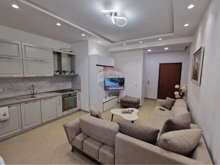 🏡 Apartament me qira te Komuna e Parisit ✨