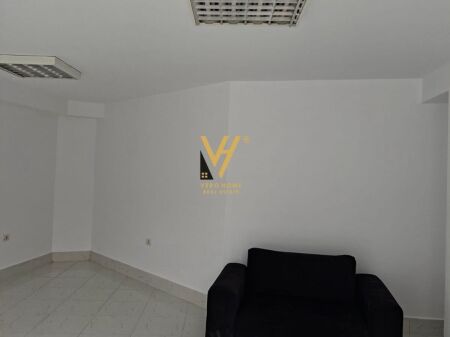 NEGOZIO IN AFFITTO 25 M2 A KODRA E DIELLIT 40.000 LEKE