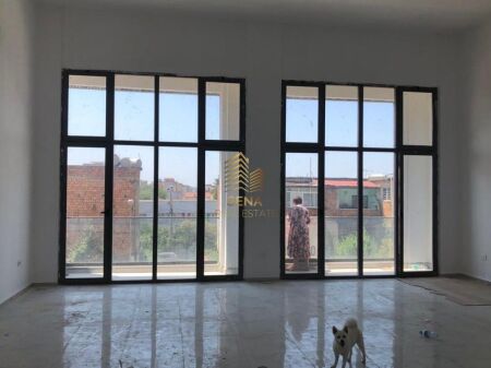 Shitet, Ambient Biznesi, Xhamllik – ish Profarma, 300,000 Euro