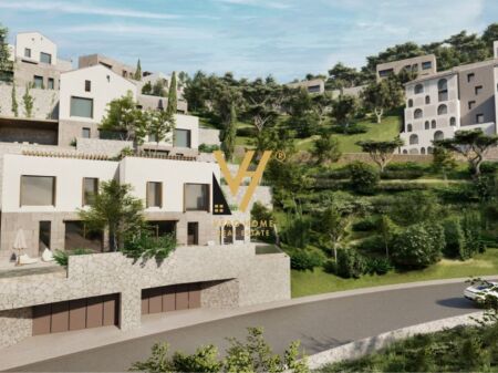 VILLA MODERNA SU TRE PIANI IN VENDITA A FOLIE VILLAGE, JALE