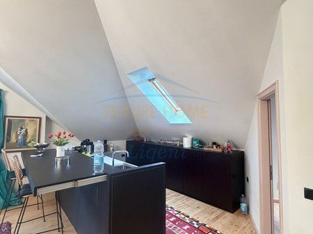 Appartamento 2+1+2 in vendita, Komuna e Parisit