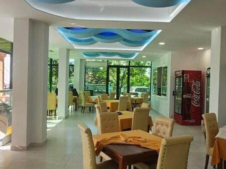 In vendita Bar Ristorante + Appartamento Golem Vicino Hotel Flower