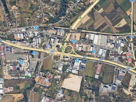 Vendiamo terreno edificabile sulla strada secondaria vicino a City Park!