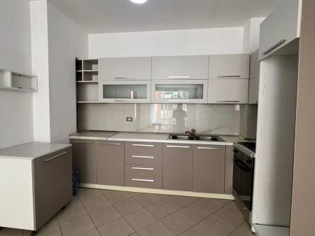 Appartamento in affitto per ufficio ad Astir