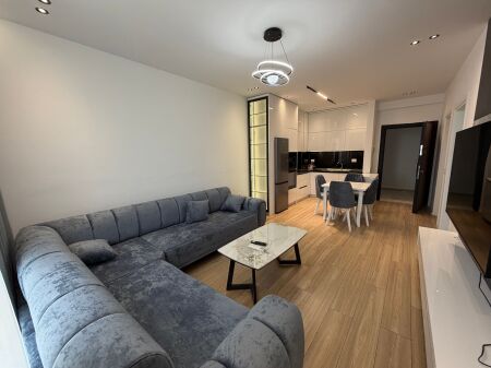 Affittasi appartamento 1+1  Astir, Complesso Urban Gate   6° piano  Palazzo con ascensore  Arredato  Ambiente spazioso e ben organizzato  Prezzo:  550 euro      Per maggiori informazioni o visita, contattare