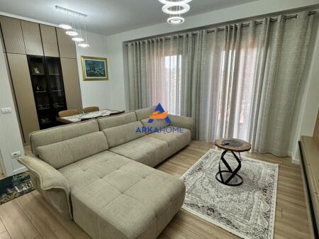 JEPET APARTAMENT 3+1+2 ME QERA " RRUGA E KAVAJES " 1950 EURO