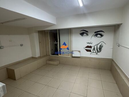VENDESI COMMERCIALE IN VENDITA 16M2 " VASIL SHANTO "104931EURO