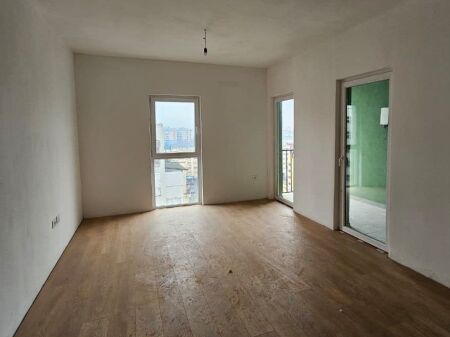  Shitet Apartament 2+1 | Tirana Entry 2 