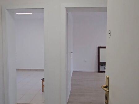 Apartment per zyra 2+1 me qira tek Vasil Shanto