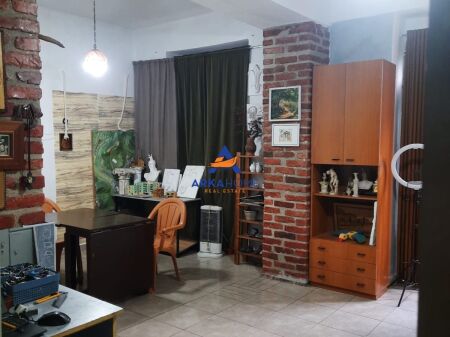 LOCALE COMMERCIALE IN VENDITA 76,16M2 " VICINO AI PANTALONI " 235000 EURO