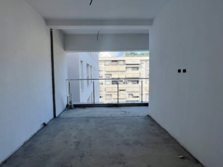 Apartament 2+1+2 në Shitje – Komuna e Parisit (pranë KIKA 2)