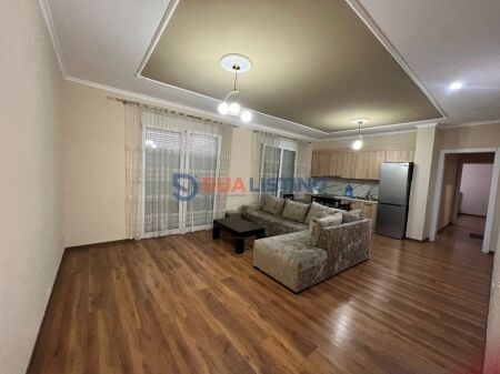  Jepet me qira apartament 2+1 – Rruga “5 Maji”!
