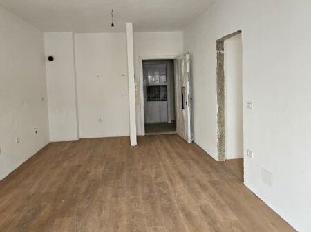Shitet apartament 2+1+2 – Kompleksi Tirana Entry 2