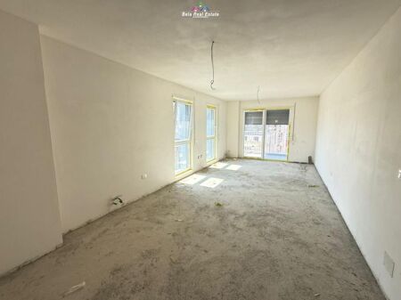 Apartament Per Shitje 2+1+2 Ne Xhamllik (ID B120838) Tirane