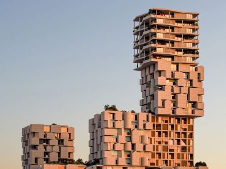 Shitet Ap 2+1 89m2 tek Hora Vertikale 2300 EURO