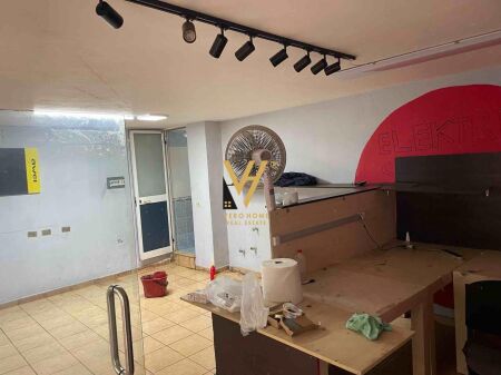 OFFICE 45 M2 FOR RENT ON DIBRA STREET 30,000 LEKE