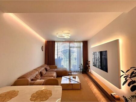 Apartament 3+1+2 ne shitje te Lake View!