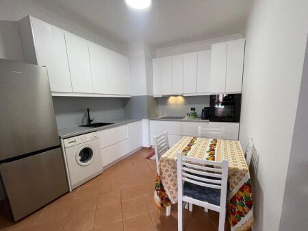 Apartament 2+1 Me Qira në Ish Blloku, Tiranë