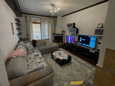 Shitet, Apartament 2+1+2, Kodra e Diellit, Tiranë. 247,000 €