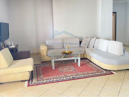 Shitet, Apartament 2+1 + Verandë, Unaza e Re.