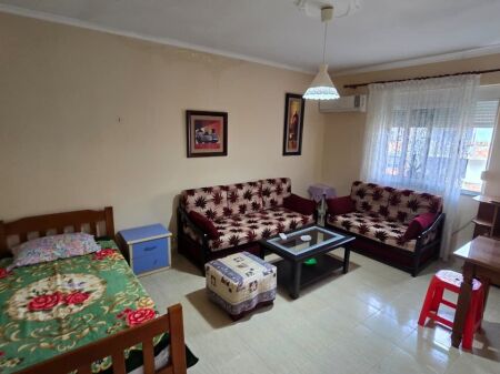 Shitet Apartament 1+1